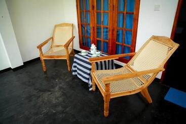 بنسيون Catamaran Beach Home And Restaurant