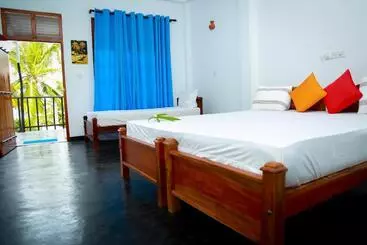 Пансион Catamaran Beach Home And Restaurant