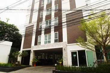 Aparthotel Riski Residence Ngamwongwan