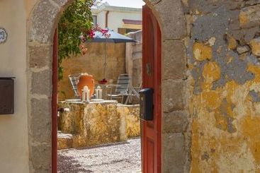 فندق Red Door House