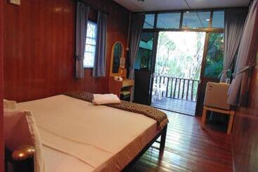 酒店 Moonhut Bungalows