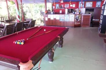 בית מלון כפרי Moonhut Bungalows