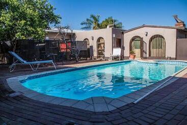 پانسیون Ethithiya Guesthouse & Conferencing