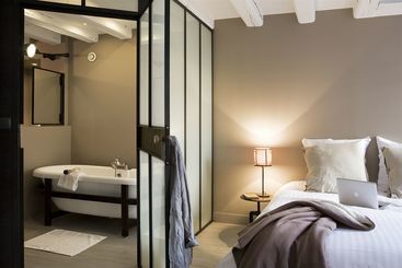 Отель Surprenantes  La Nuit