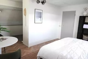 Majatalo Guesthouse At The Amstel River With 2br 2ba And Garden