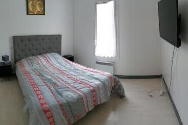 Hôtel Restaurant Platanes   Kb Hotel Group