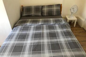 Pension (Hôtel basse catégorie) London X Dm Weekly X Monthly Discounts X W13