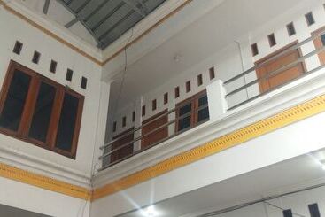 Hotel Spot On 92532 Penginapan Hj Lilis Syariah