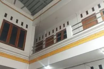 Hotel Spot On 92532 Penginapan Hj Lilis Syariah