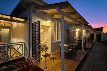 تختخواب و صبحانه Brigadoon Boutique Guesthouse