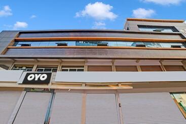 Hotel Oyo Flagship 81186 Pns Royals