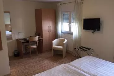 Hotelli Pension Im Wirtshaus Himberg