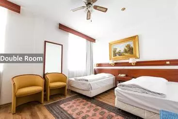 Hotel Ravel International