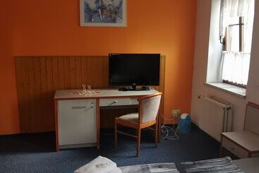 Отель Wirtshaus Alte Schmiede