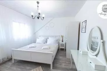 アパートホテル Penzión čarovný Dvor