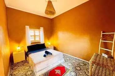 تختخواب و صبحانه Tigmi Timhar