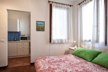 Hotelli B&b Tana Della Volpe