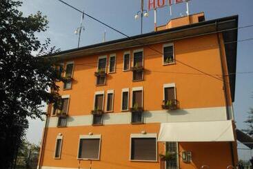 בית מלון כפרי Green Castellani