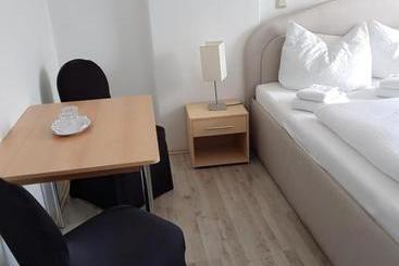 Hotelli Pension Weisser Adler