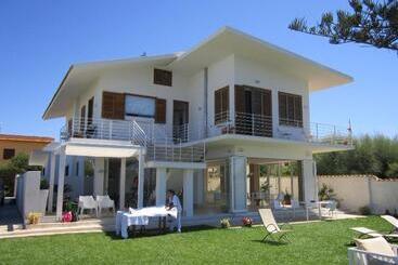 בית מלון כפרי Suitebeach B&b And Resort