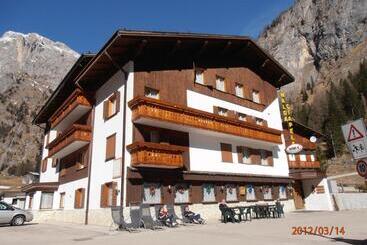 בית מלון כפרי Albergo Malga Ciapela