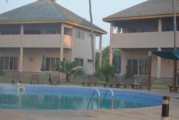 Отель Elmina Bay Resort