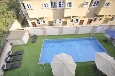 هتل Sheer Luxury Apartments & Suites