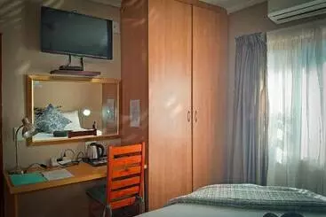 Pensione Woodpecker S Inn Guest House