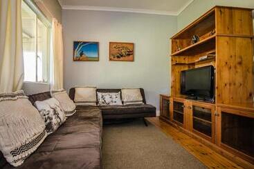 بيت Reflections Guest Farm