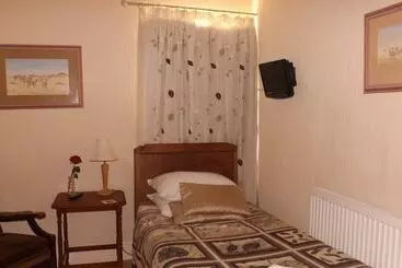 Cedar House B&b