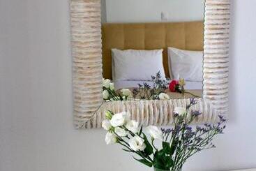 شقة Almira Suites Seafront Naousa Paros