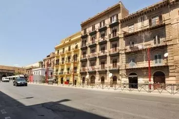 پانسیون Hollywood Inn Palermo