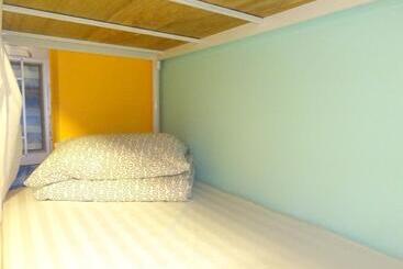 Rainbow Lodge Hk   Hostel