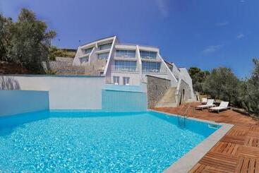 مسافرخانه Cristallo Park