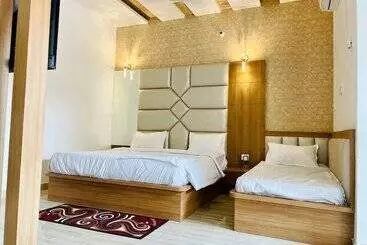 Hotel B P Emerald