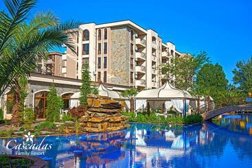 Aparthotel Cascadas Family Resort
