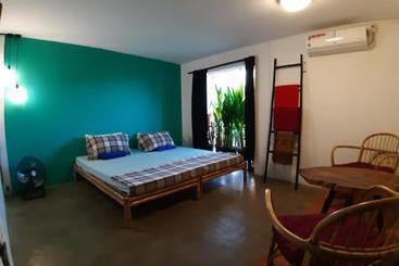 Hotel Cápsula Snooze Hostel & Skybar