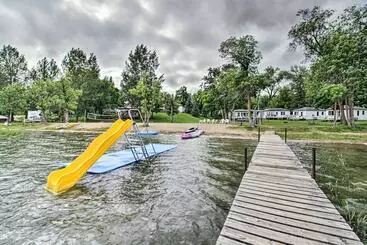 Landhus Leisurely Lake Retreat: Boat Rentals & Fishing!