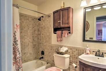 קוטג'' Sun Lit Tucson Digs W/ Private Pool & Patio!