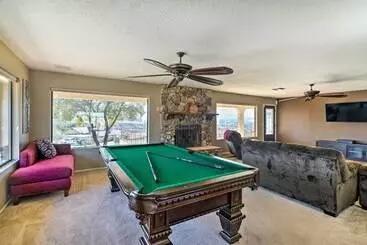 کلبه Bullhead City Home W/ Private Pool, Hot Tub & View