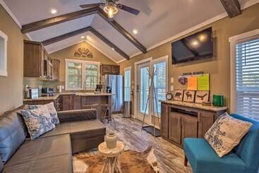 بيت ريفى Little Lucky Star  W/ Pond, Boat & Pasture View!