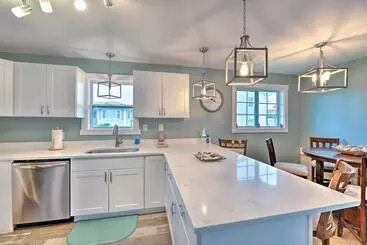 Mökkimajoitus Luxe  Cozy Crab Shack  W/ Porch In Indian Beach!