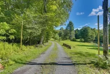 コテージ Spacious Ellenville Home W/ Pool & Game Room!