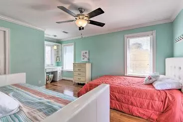 Mökkimajoitus Spacious Gulf Shores Home: Private Pool + Deck!