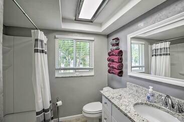 Hus på landet Bright Home W/ Dock & Canal View In Cape Coral!