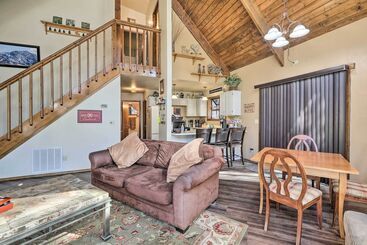 Hus på landet Munds Park Cabin W/ Fire Pit & Wraparound Porch!