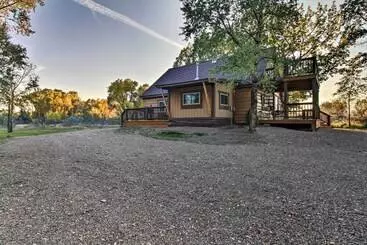 Mökkimajoitus Cozy Augusta Cabin W/ Furnished Deck & Grill!