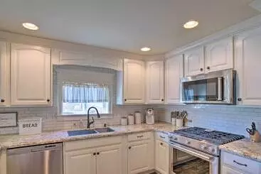 Mökkimajoitus Gilbert Home W/ Fire Pit: Walk To Downtown!