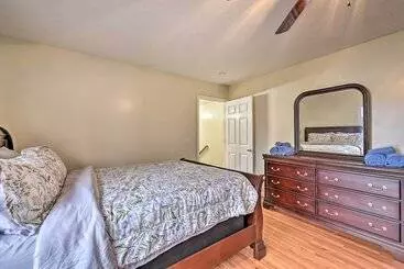 コテージ Spacious Poconos Lakefront Home W/ Dock & Grill!