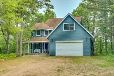 コテージ Lakefront Minocqua Getaway: Dock, Game Room!